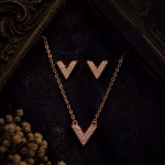 geometric v pendant necklace & stud earrings set (2)