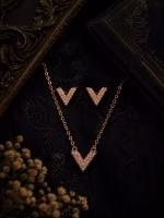geometric v pendant necklace & stud earrings set (2)