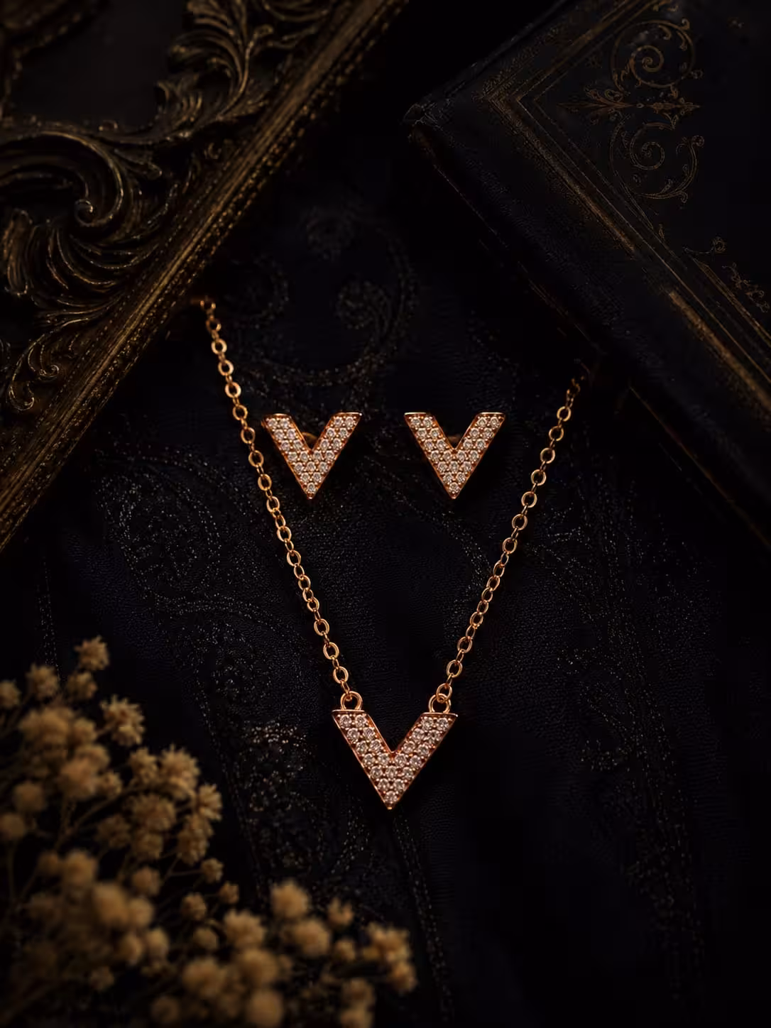 geometric v pendant necklace & stud earrings set (2) geometric v pendant necklace & stud earrings set (2)